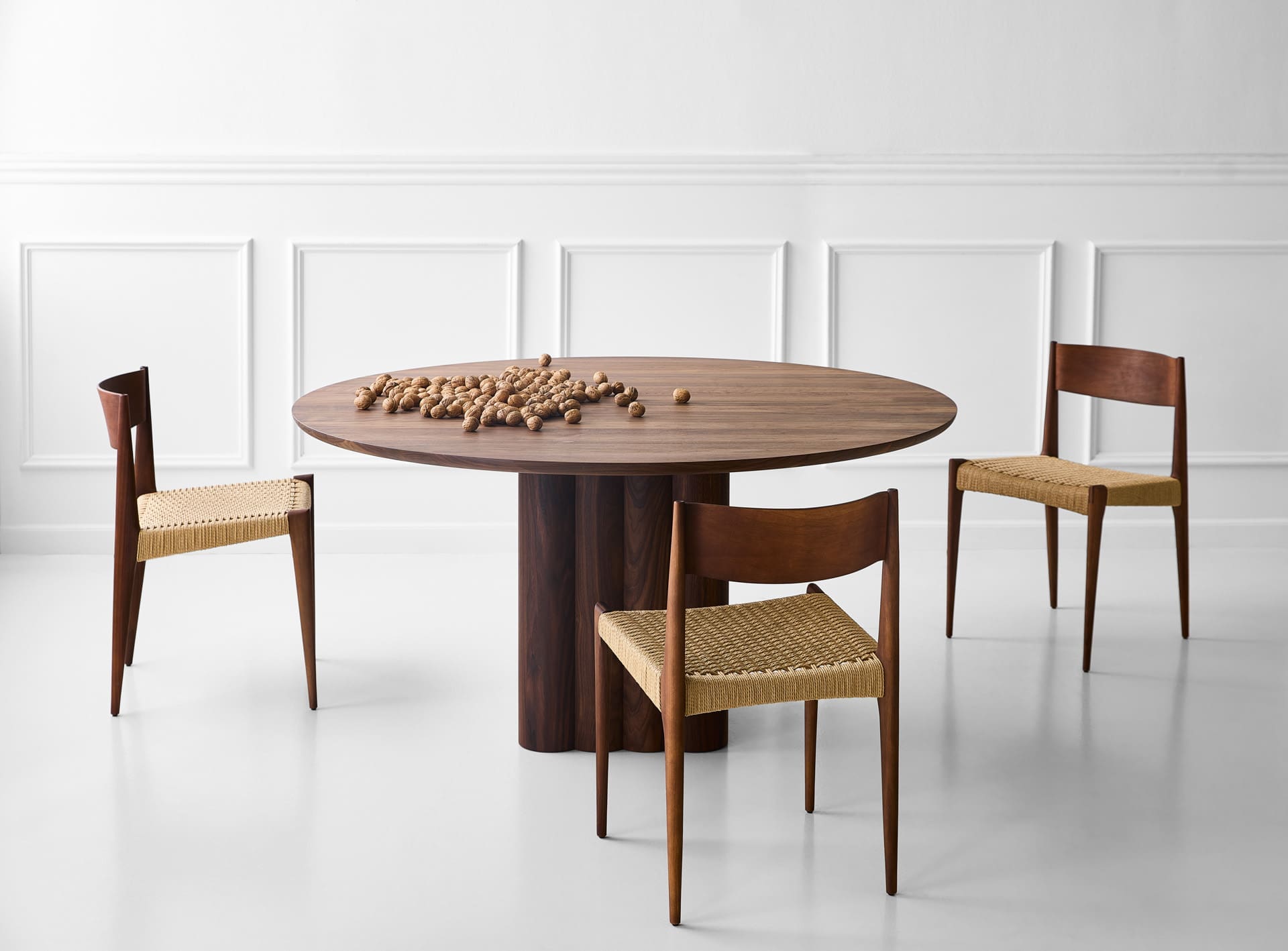 dk3 - Plush Tisch Round | Nordic Urban - Berlin Germany